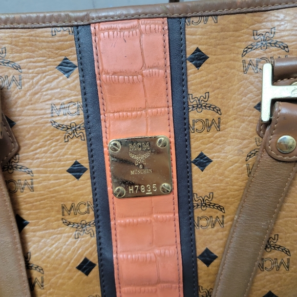 100% Authentic MCM CONGNAC shopper tote - Picture 6 of 16